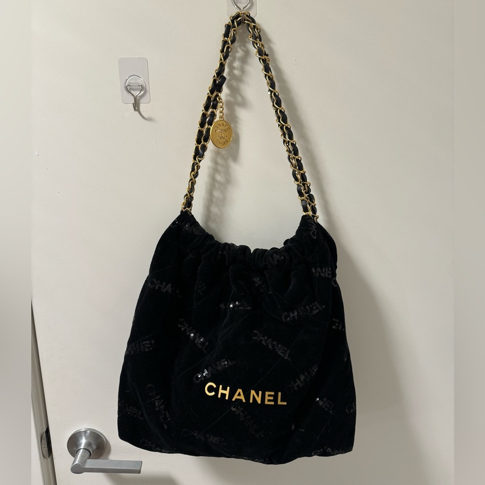 Authentic chanel 22 bag velvet. Super new